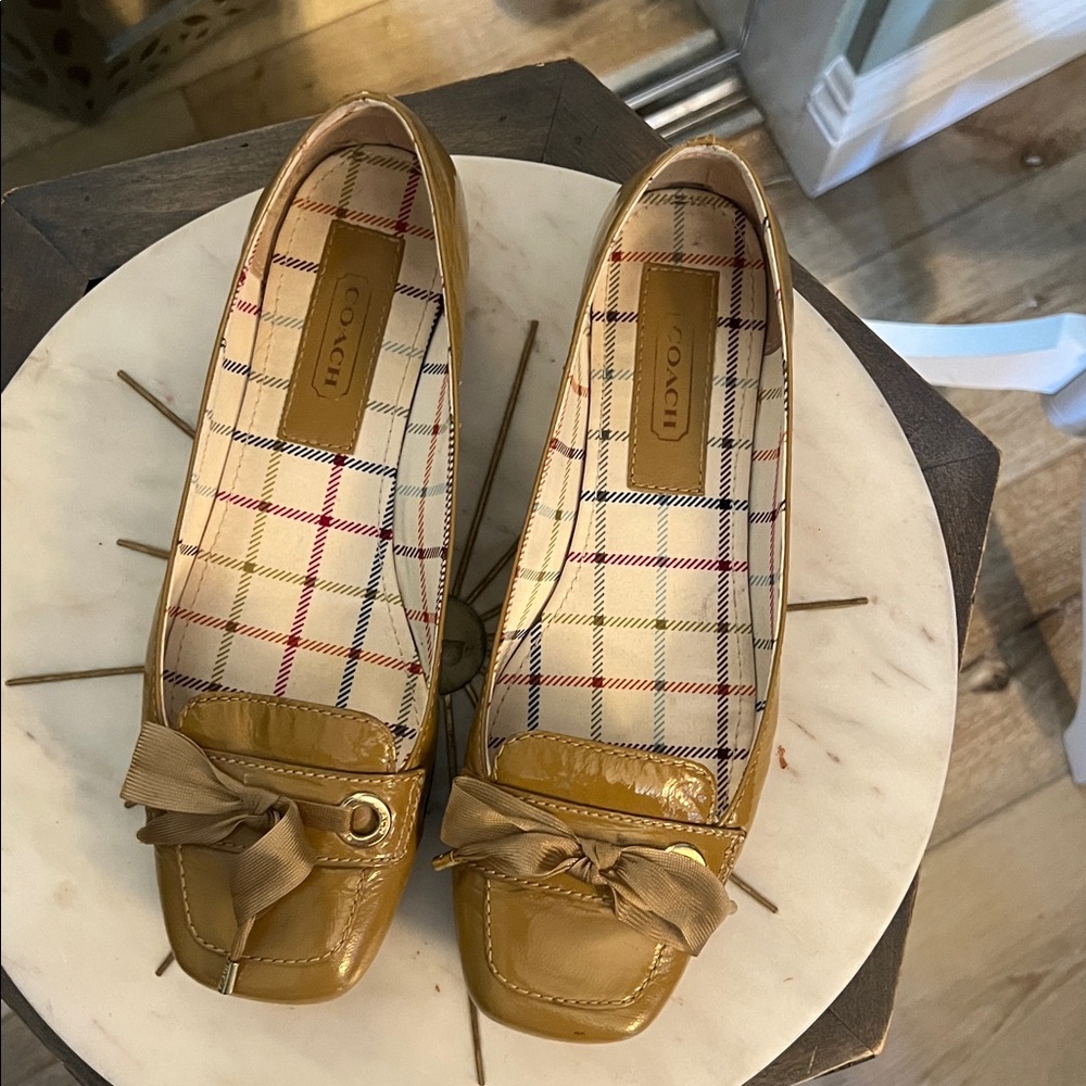 Coach, size 6.5, Patent Leather Bow Flats (minor wear) - Picture 9 of 10